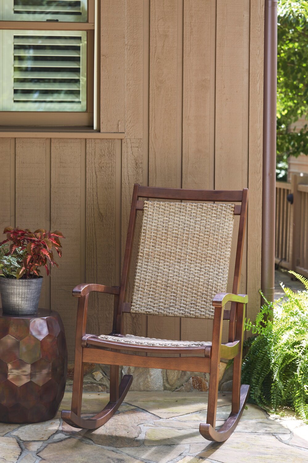 Yuma Patio Rocking Chair - Brown | Fauteuil berçant Yuma pour la terrasse - brun | YUMAO0CH